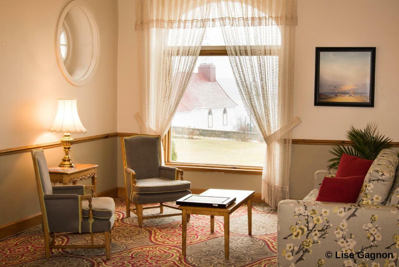 Hotel Tadoussac Exterior photo