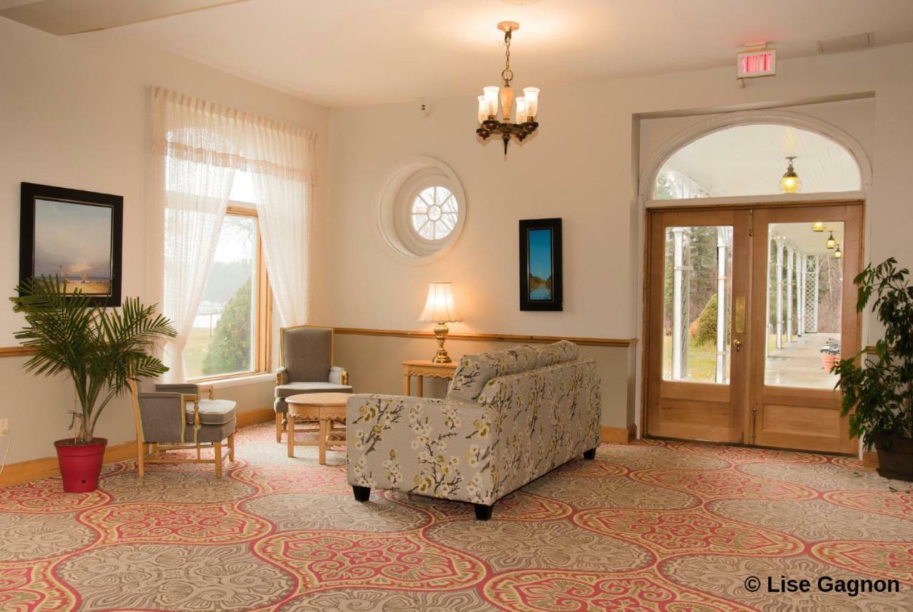 Hotel Tadoussac Exterior photo